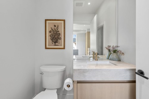 2-2425 Kitchener Street, Vancouver, BC 