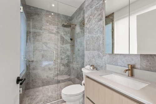 2-2425 Kitchener Street, Vancouver, BC 