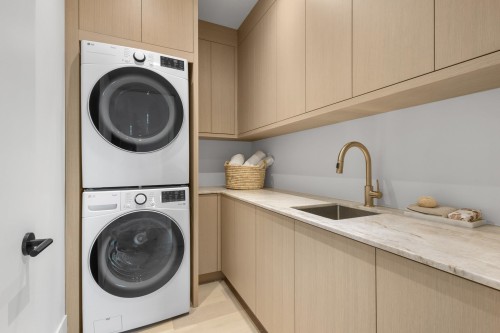 2-2425 Kitchener Street, Vancouver, BC 