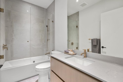 2-2425 Kitchener Street, Vancouver, BC 