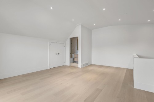 2-2425 Kitchener Street, Vancouver, BC 