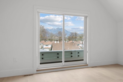 2-2425 Kitchener Street, Vancouver, BC 