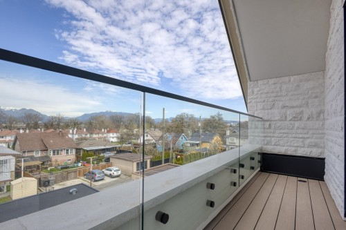 2-2425 Kitchener Street, Vancouver, BC 