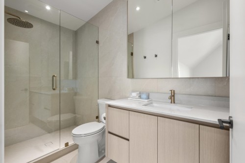 2-2425 Kitchener Street, Vancouver, BC 