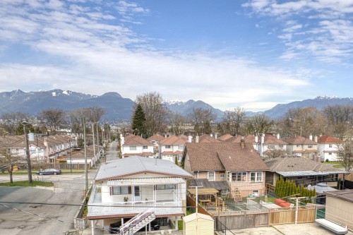 2-2425 Kitchener Street, Vancouver, BC 