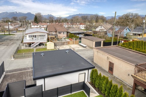 2-2425 Kitchener Street, Vancouver, BC 