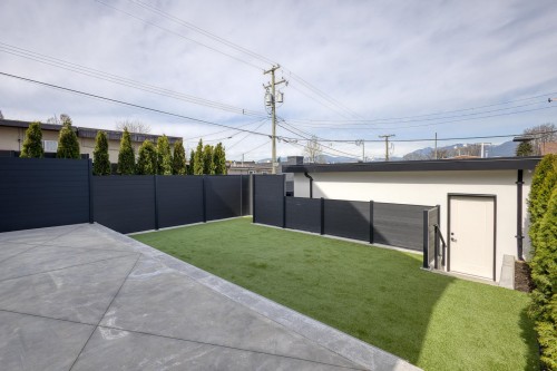 2-2425 Kitchener Street, Vancouver, BC 