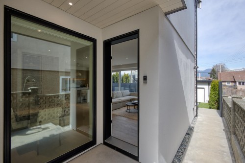 2-2425 Kitchener Street, Vancouver, BC 