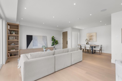 2-2425 Kitchener Street, Vancouver, BC 