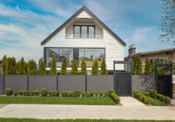 1-2425 Kitchener Street  Vancouver, BC V5K 3C4