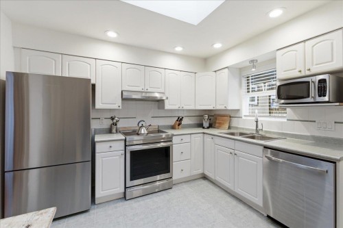 2232 14Th Avenue W, Vancouver, BC 