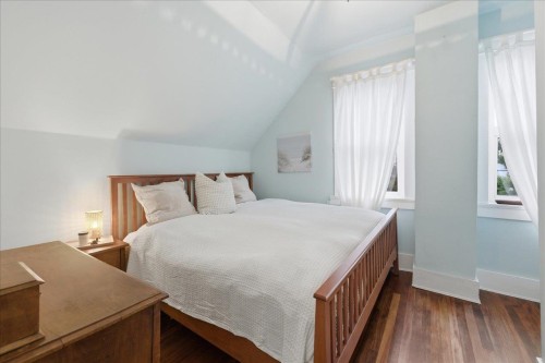 2232 14Th Avenue W, Vancouver, BC 