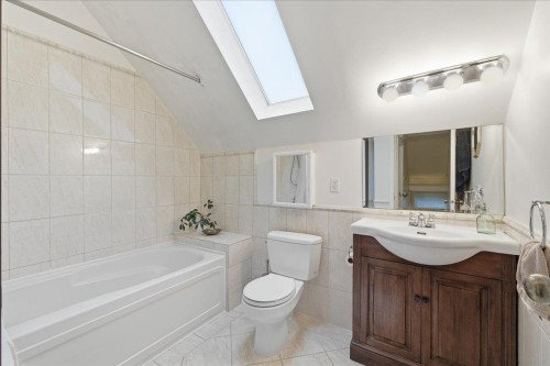 2232 14Th Avenue W, Vancouver, BC 