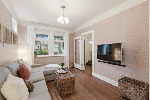 2232 14Th Avenue W, Vancouver, BC 