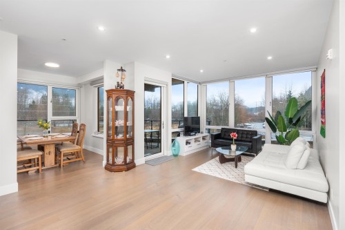 220-1870 Dowad Drive  Squamish, BC V8B 1C4