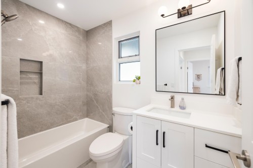 3985 Frames Place, North Vancouver, BC 