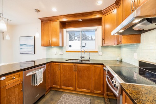 3985 Frames Place, North Vancouver, BC 