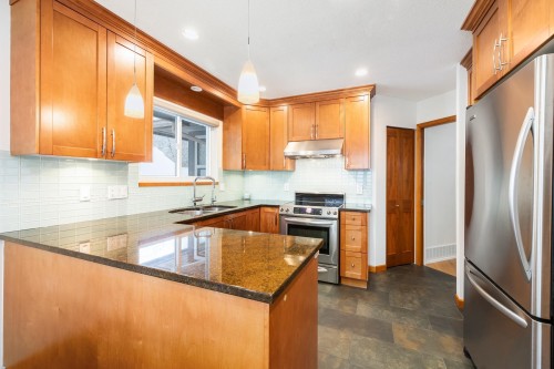 3985 Frames Place, North Vancouver, BC 