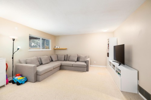 3985 Frames Place, North Vancouver, BC 
