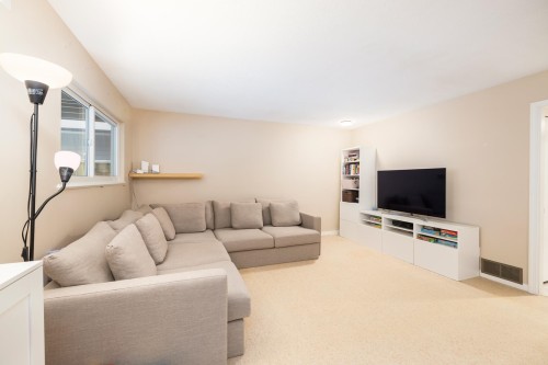 3985 Frames Place, North Vancouver, BC 