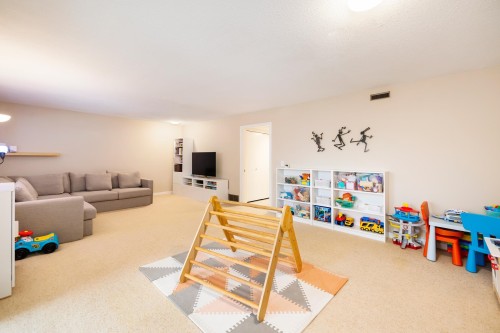 3985 Frames Place, North Vancouver, BC 