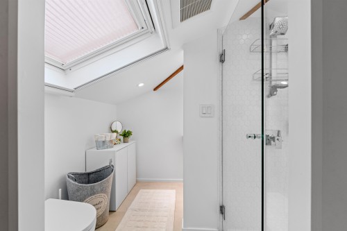 6422 Douglas Street, West Vancouver, BC 