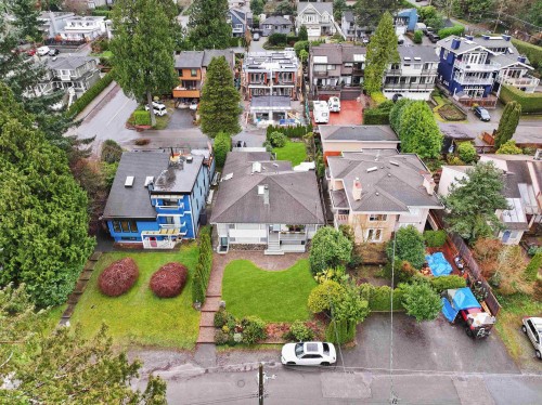 6422 Douglas Street, West Vancouver, BC 