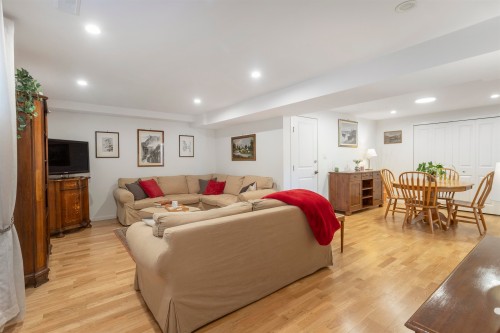 6422 Douglas Street, West Vancouver, BC 