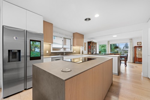 6422 Douglas Street, West Vancouver, BC 