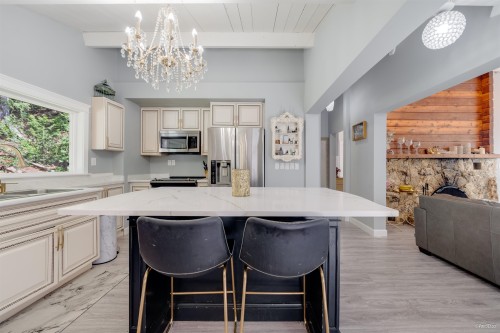 3870 Emerald Drive, North Vancouver, BC 