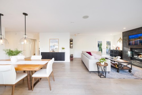 4198 Sunset Boulevard  North Vancouver, BC V7R 3Y9