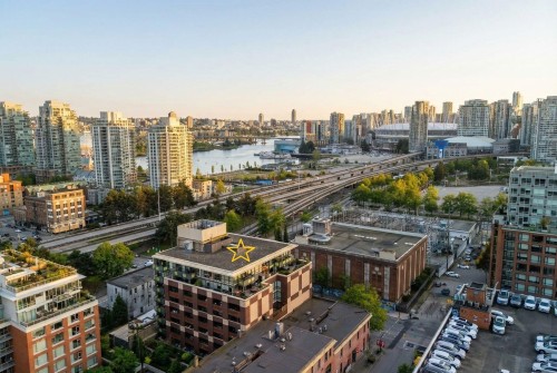 710-718 Main Street  Vancouver, BC V6A 0B1