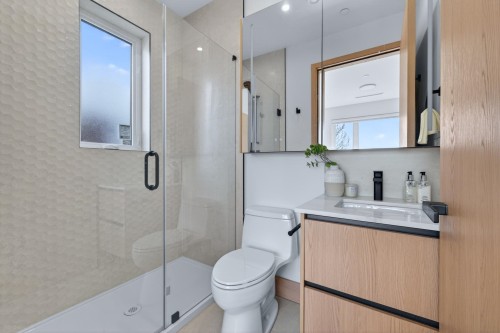 2-1495 58Th Avenue E, Vancouver, BC 
