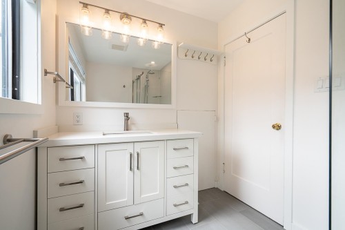 4338 2Nd Avenue W, Vancouver, BC 