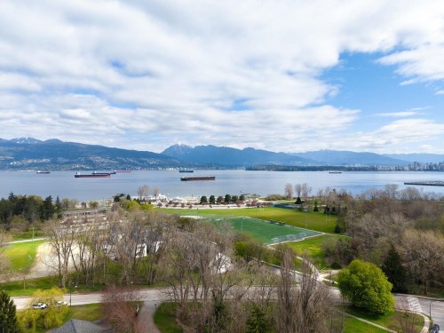 4338 2Nd Avenue W, Vancouver, BC 