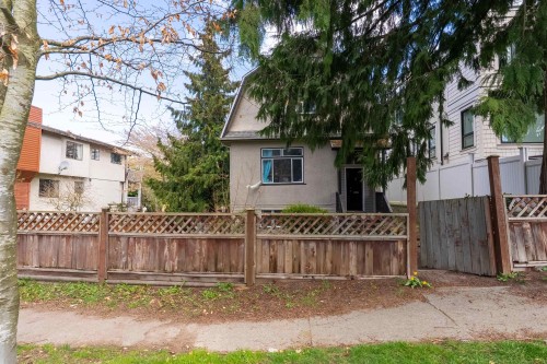 2703 Ward Street, Vancouver, BC 