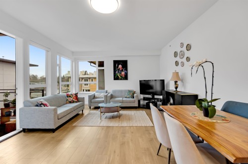 303-715 15 Street W North Vancouver, BC V7M 1T2