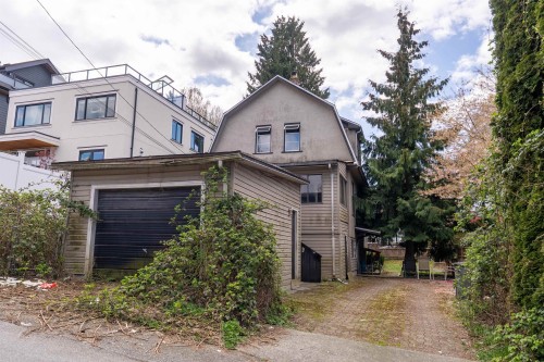 2703 Ward Street, Vancouver, BC 