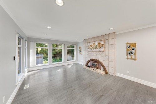 1366 Kings Avenue, West Vancouver, BC 