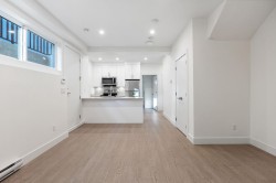 2644 Chesterfield Avenue North Vancouver, BC V7N 3M2