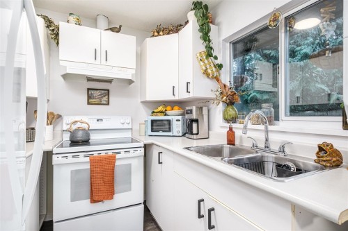 6780 Marine Drive, West Vancouver, BC 