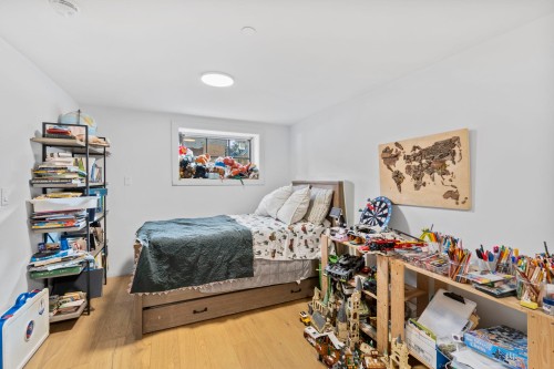 2072 Kitchener Street, Vancouver, BC 