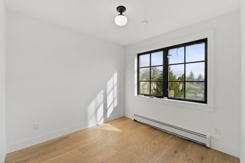 2072 Kitchener Street, Vancouver, BC 