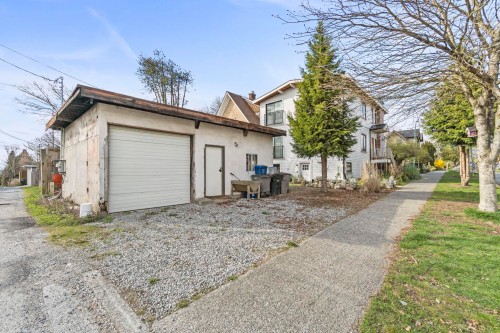 2072 Kitchener Street, Vancouver, BC 