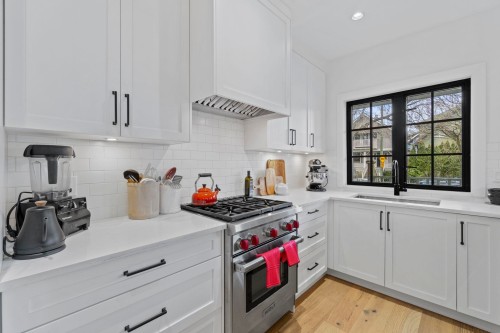 2072 Kitchener Street, Vancouver, BC 