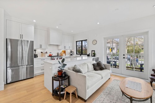 2072 Kitchener Street, Vancouver, BC 