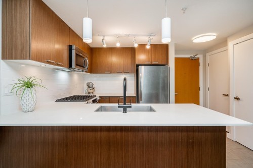 208-1330 Marine Drive, North Vancouver, BC 