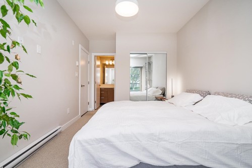 208-1330 Marine Drive, North Vancouver, BC 