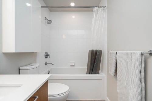 208-1330 Marine Drive, North Vancouver, BC 