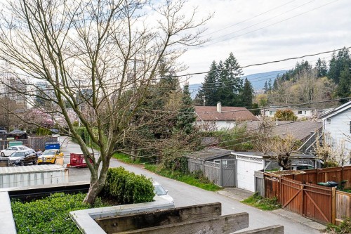 208-1330 Marine Drive, North Vancouver, BC 